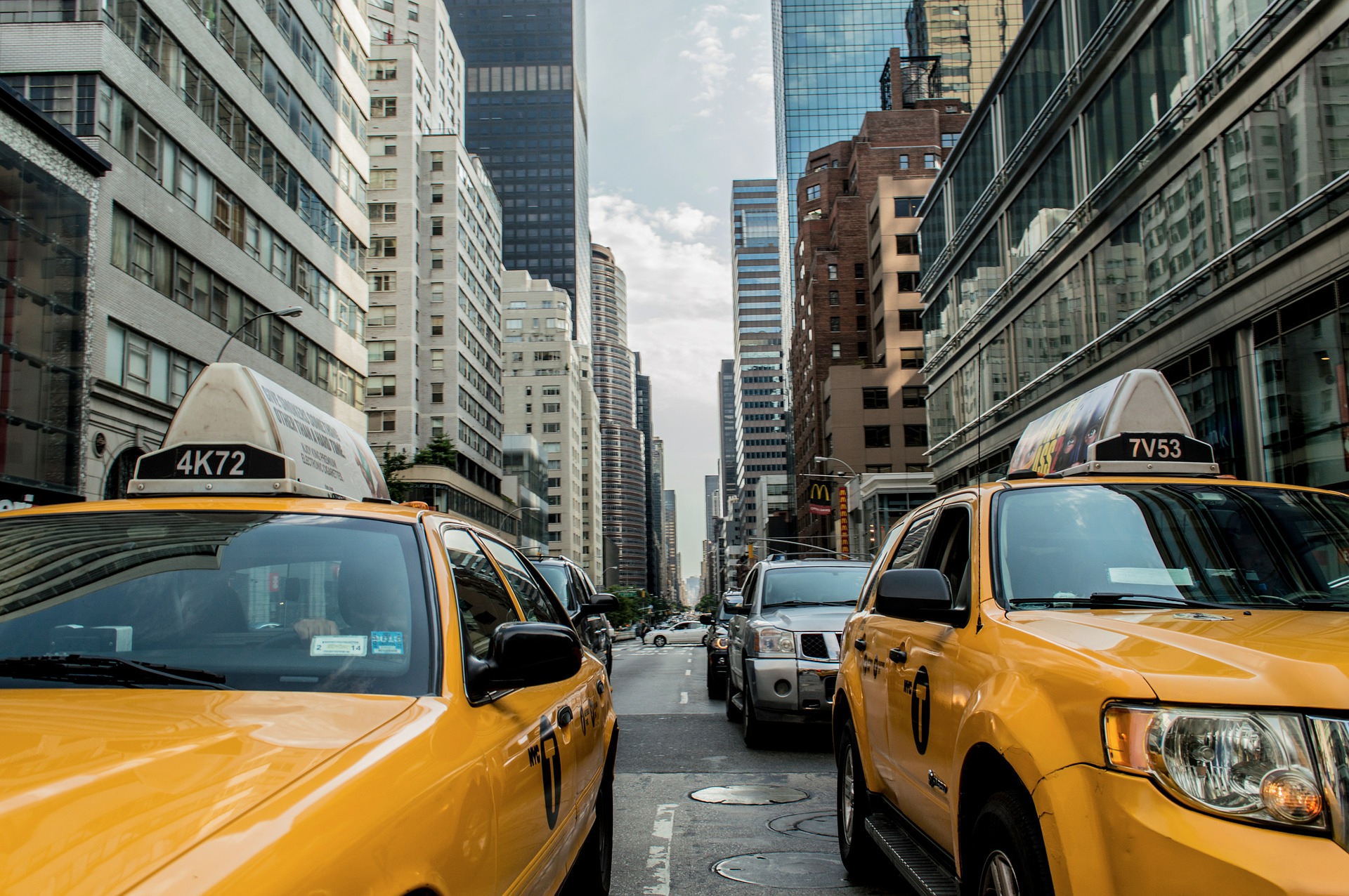 Taxis auf Straße als Sinnbild für BigData